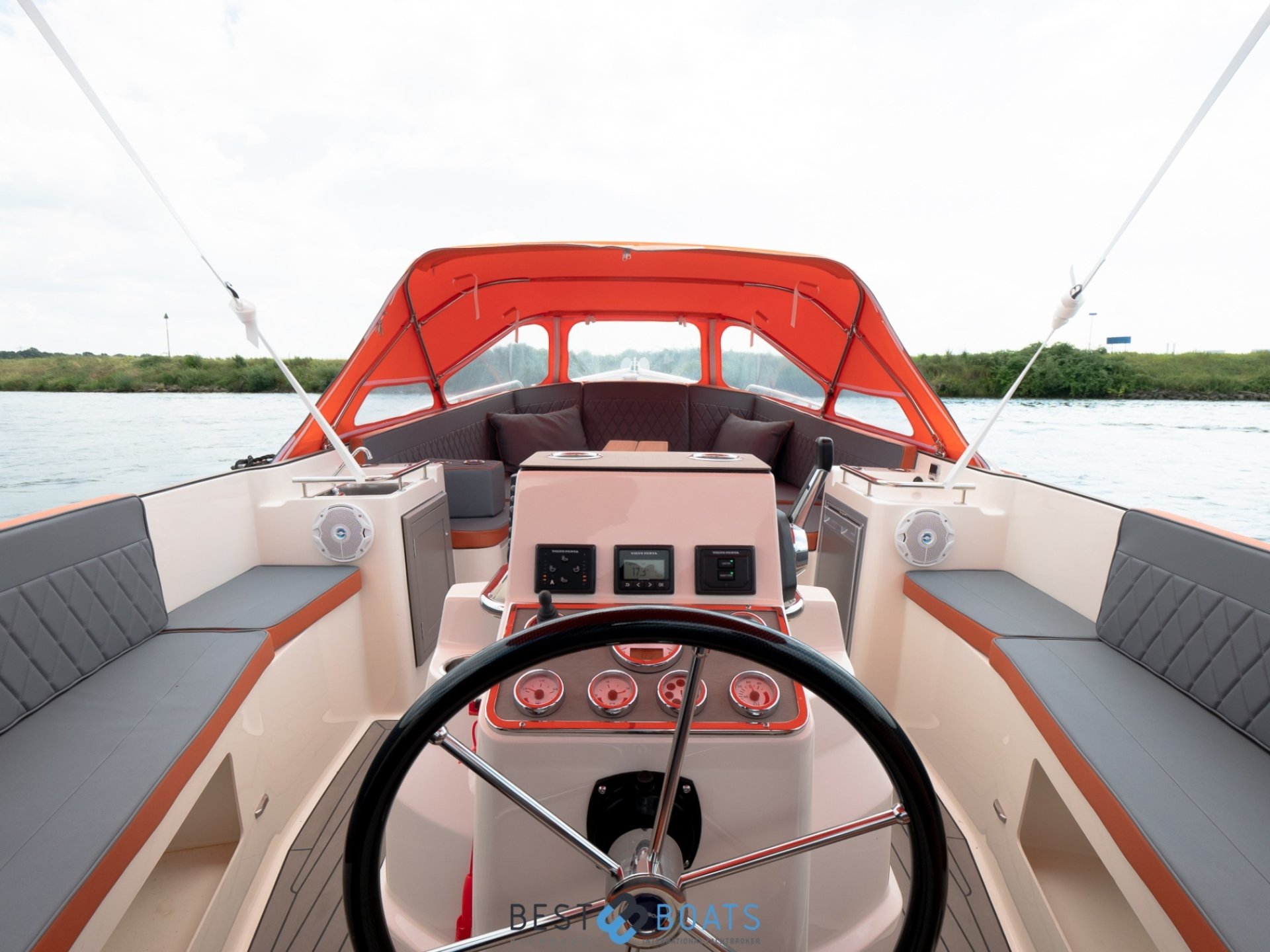 Interboat Intender 820
