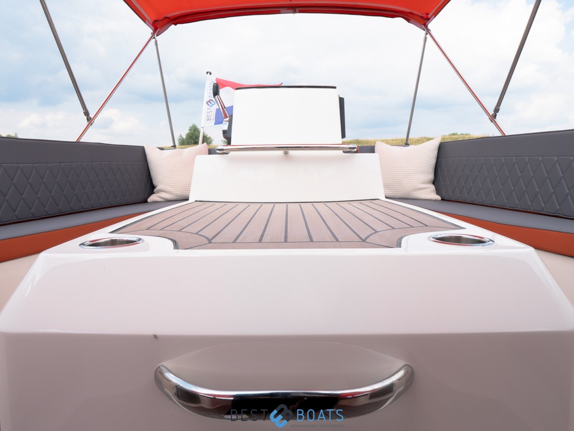 Interboat Intender 820