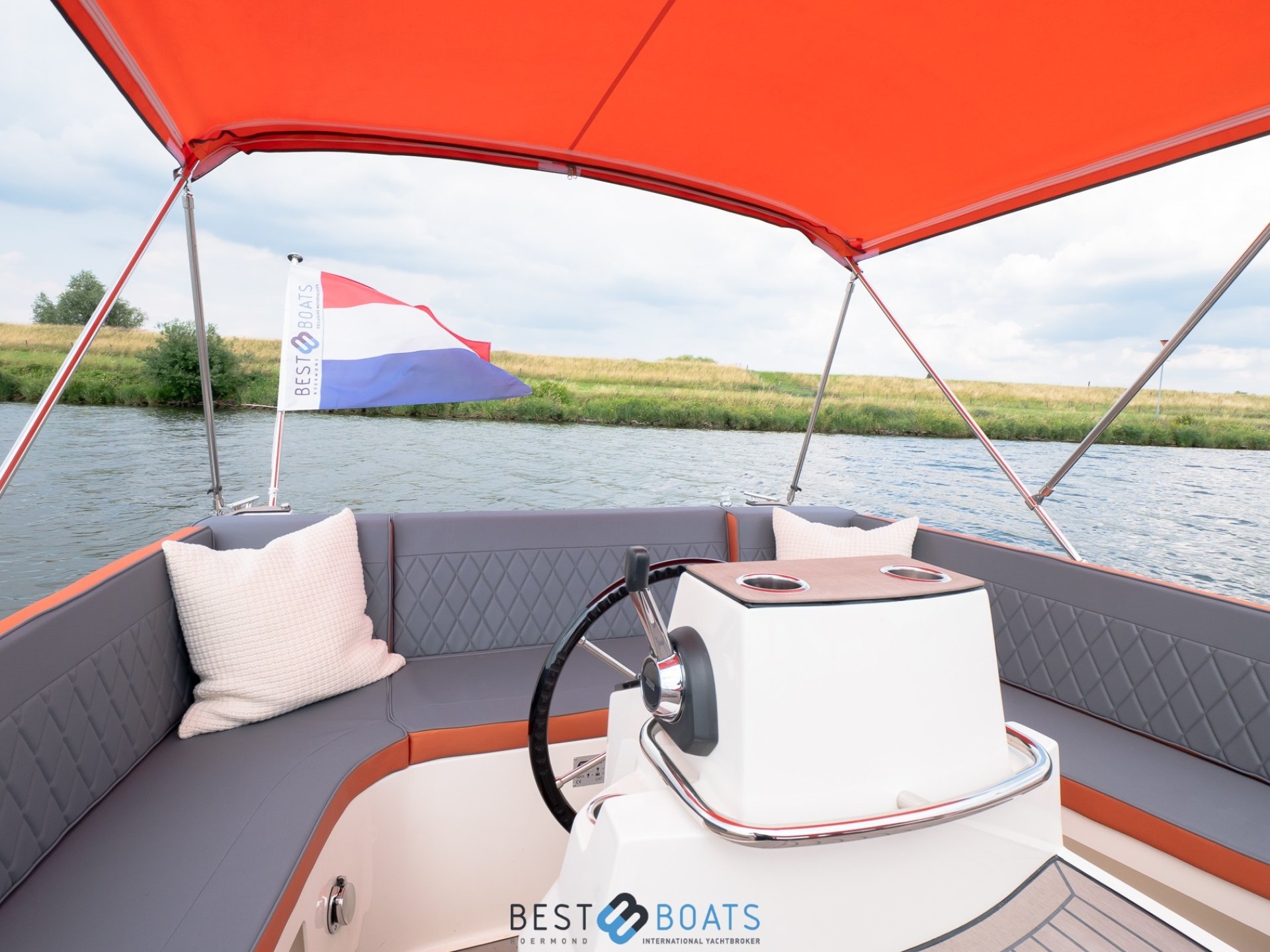 Interboat Intender 820