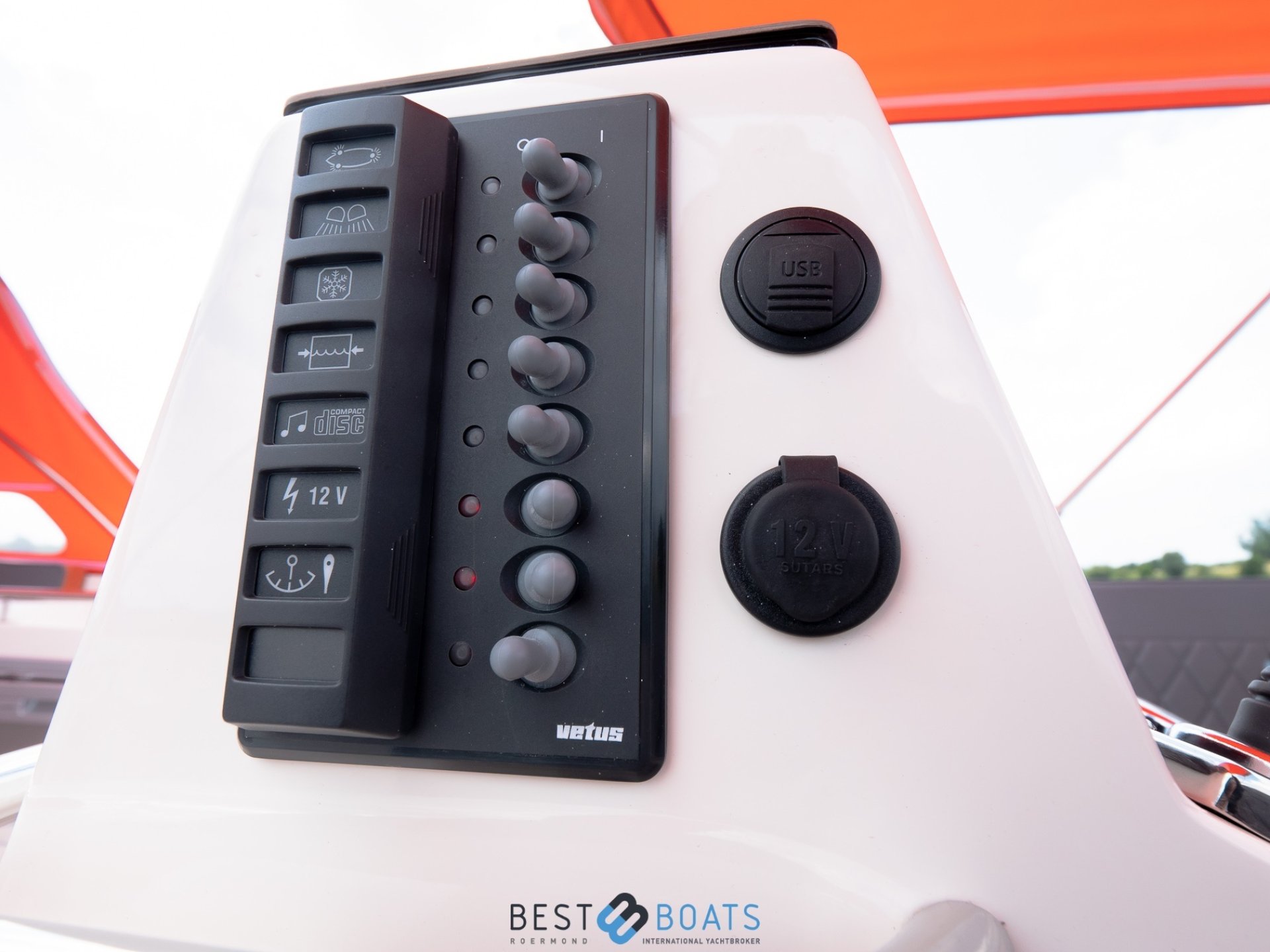 Interboat Intender 820