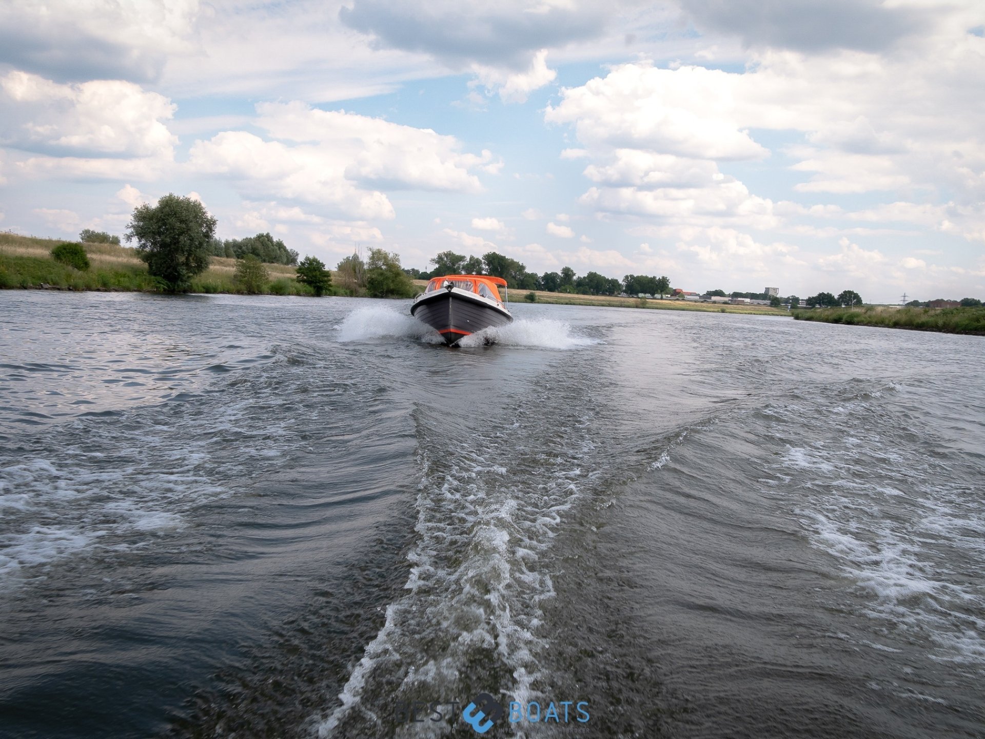 Interboat Intender 820