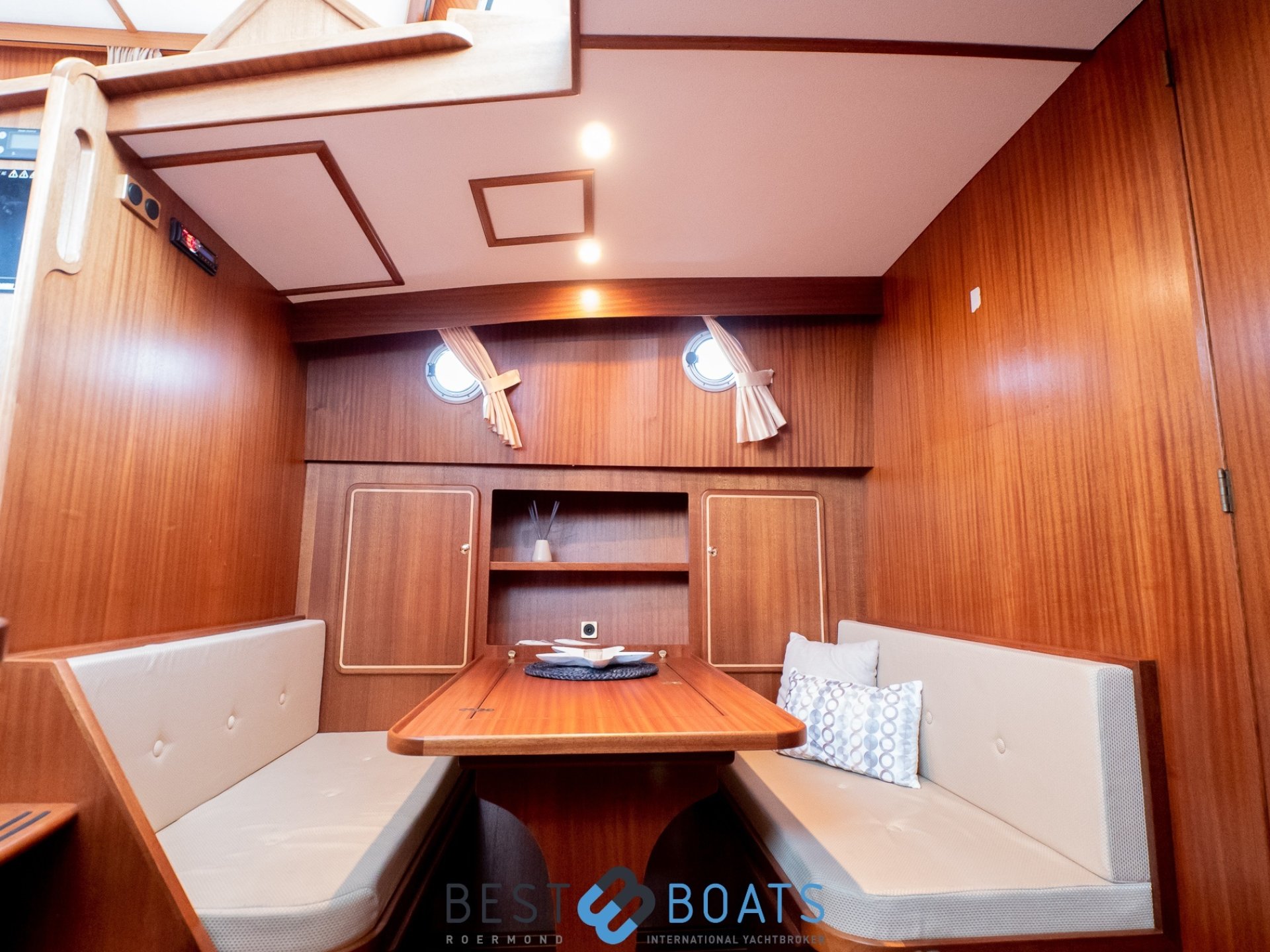 Linssen Dutch Sturdy 380 AC