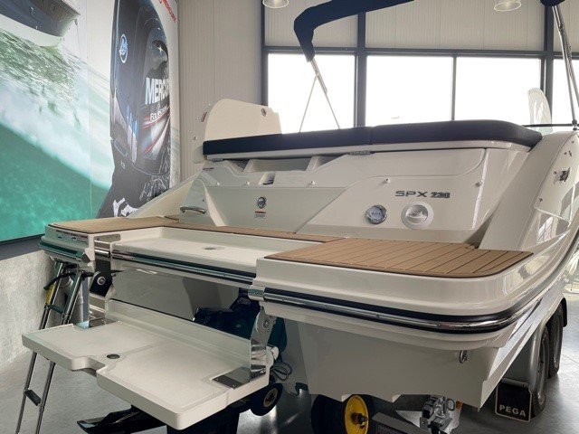 Sea Ray SPX 230