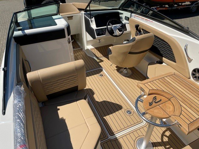 Sea Ray SPX 230