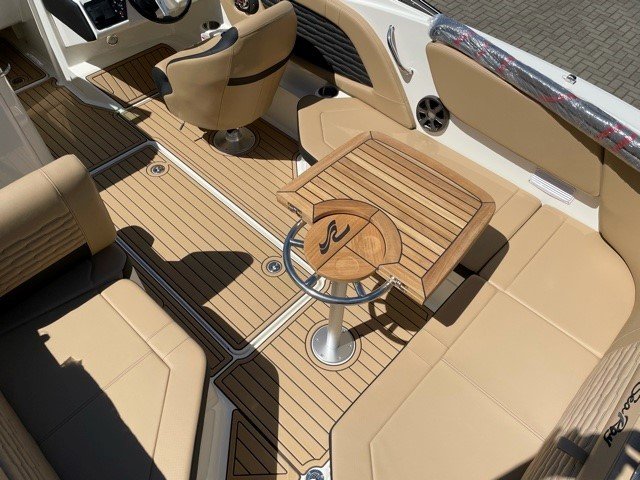 Sea Ray SPX 230