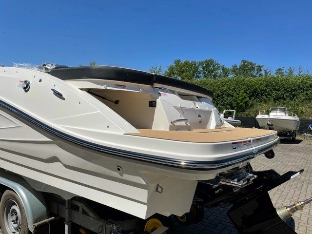 Sea Ray SPX 230